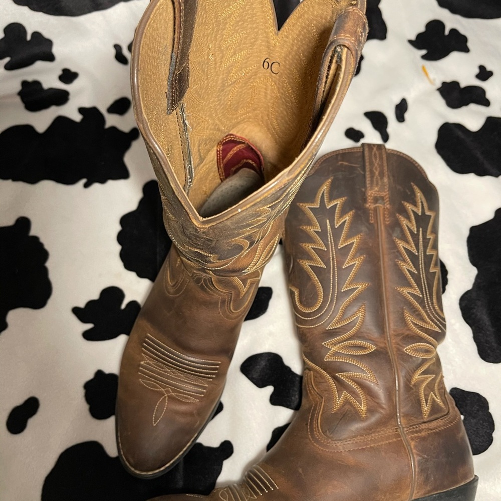 Women’s Ariat Boots - Picture 3 of 5
